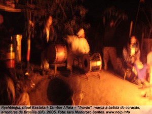  Nyahbingui, ritual Rastafari: tambor alfaia "Trovão, marca a batida do coração"                                    